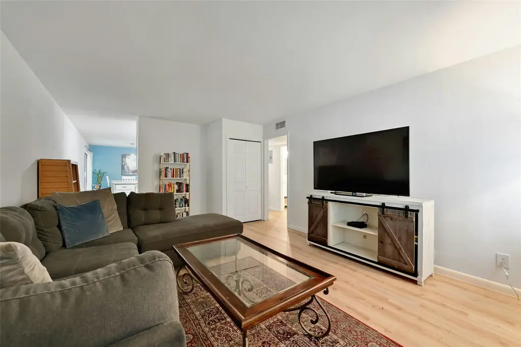 2303 E Side Drive 102, Austin