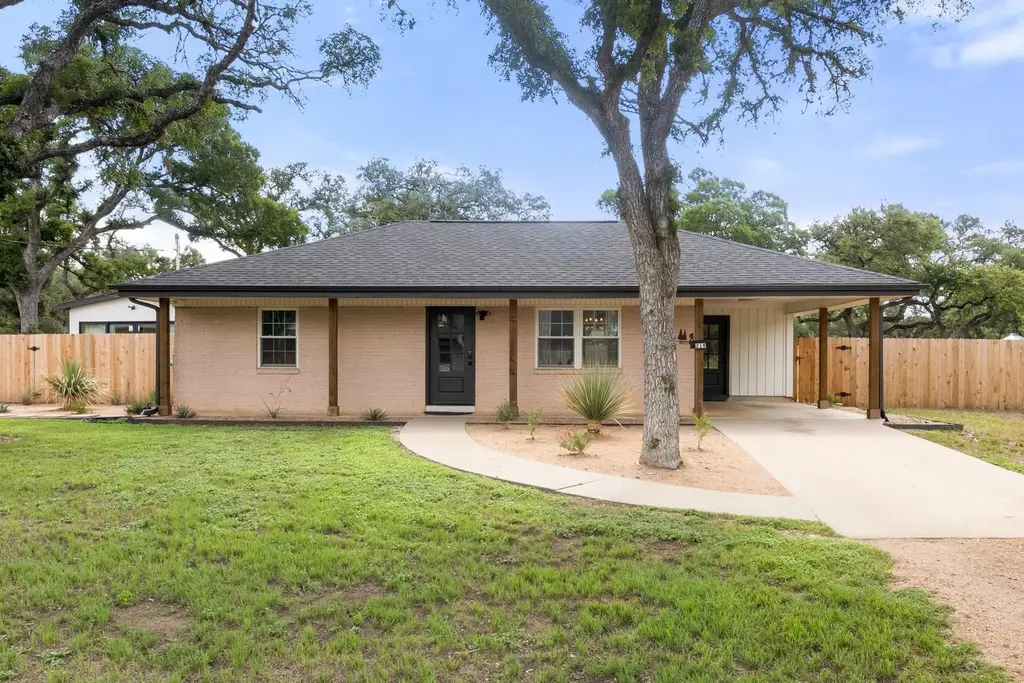 219 S Bluff Street, Dripping Springs