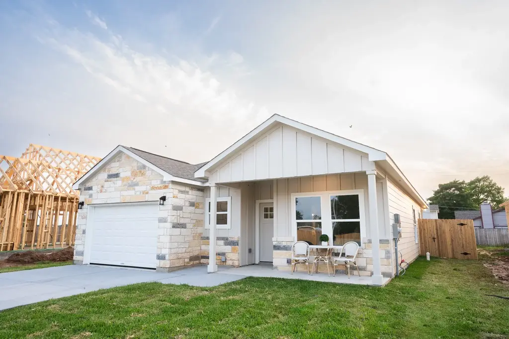 307 String Prairie Way, Smithville