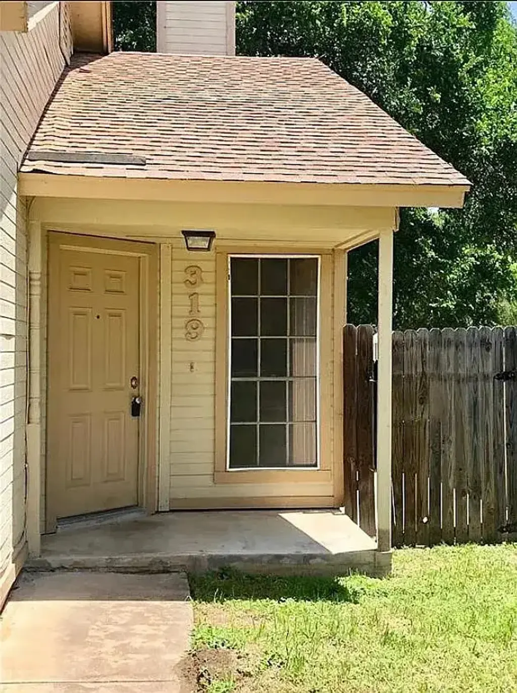 319 Greenlawn Boulevard, Round Rock
