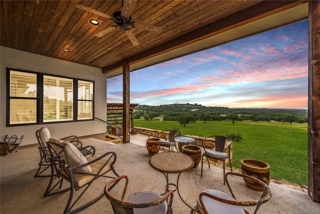 328 E Distant View Drive, Fredericksburg