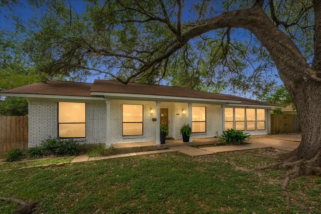 8102 Shadowood Drive, Austin