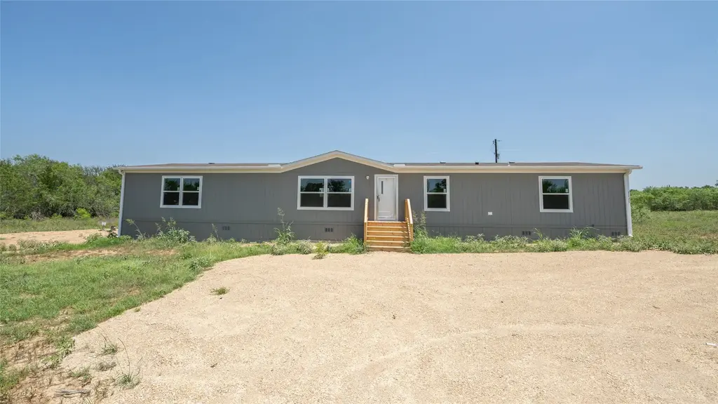1121 Callihan Road, Luling
