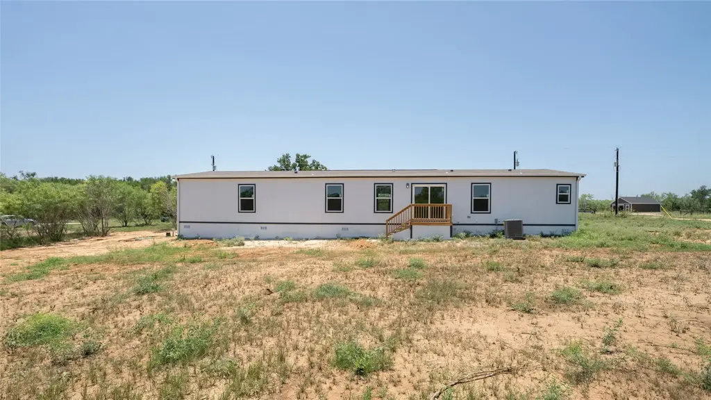 1145 Callihan Road, Luling