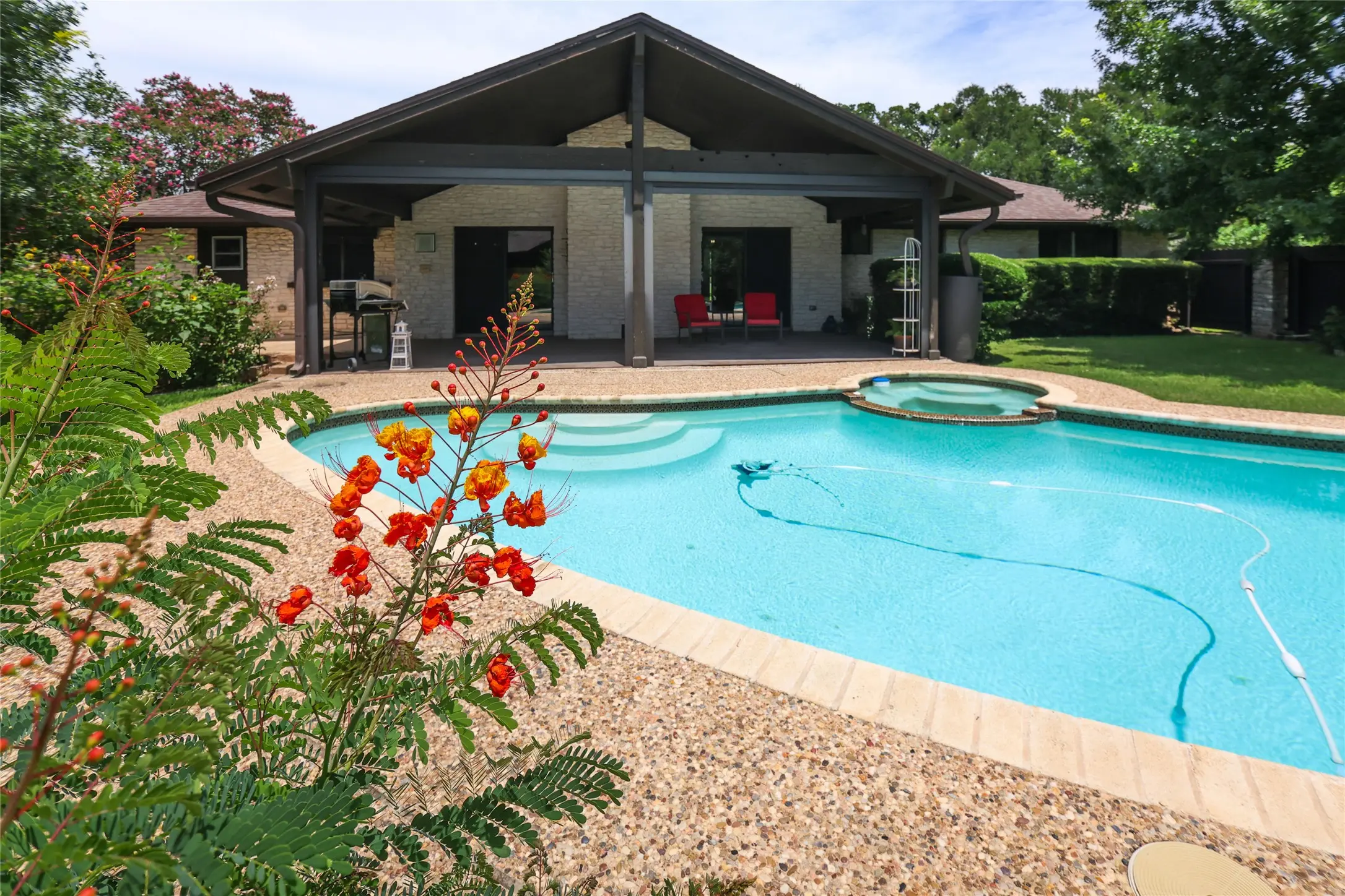 Photo of Listing #1290581