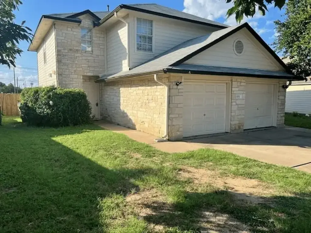 1012 Christopher Avenue B, Round Rock