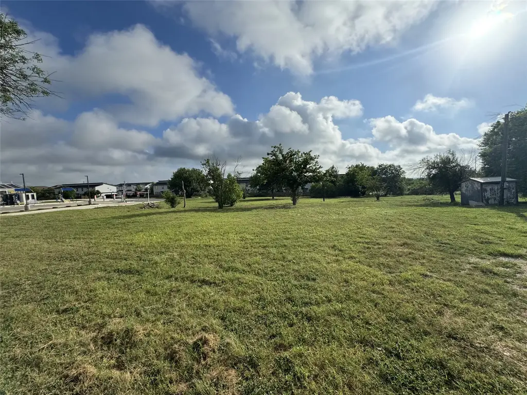1371 E Fm 150 Road, Kyle