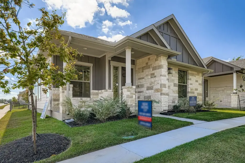 290 Orleanian Drive, Buda