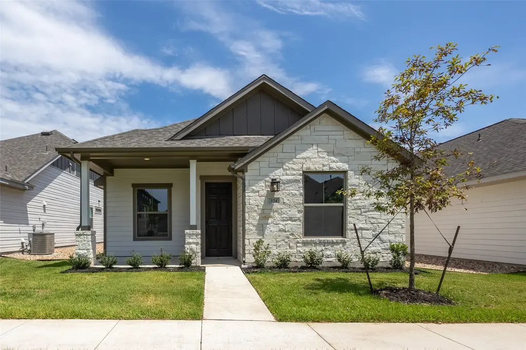 324 Orleanian Drive, Buda