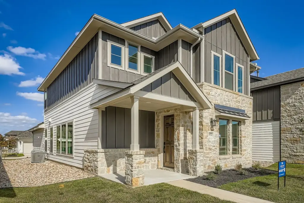 372 Orleanian Drive, Buda