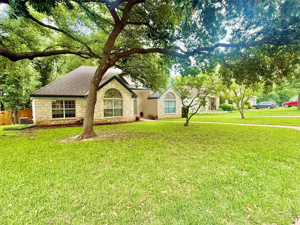 1127 Robin Road, Elgin