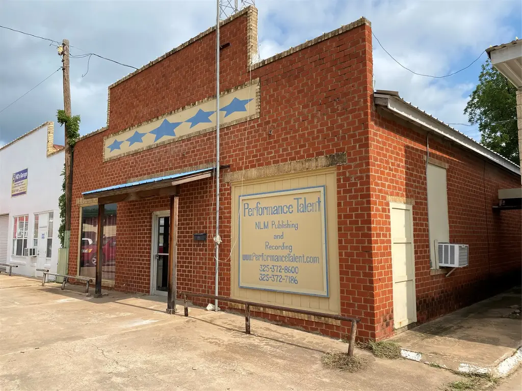 111 E Wallace Street, San Saba