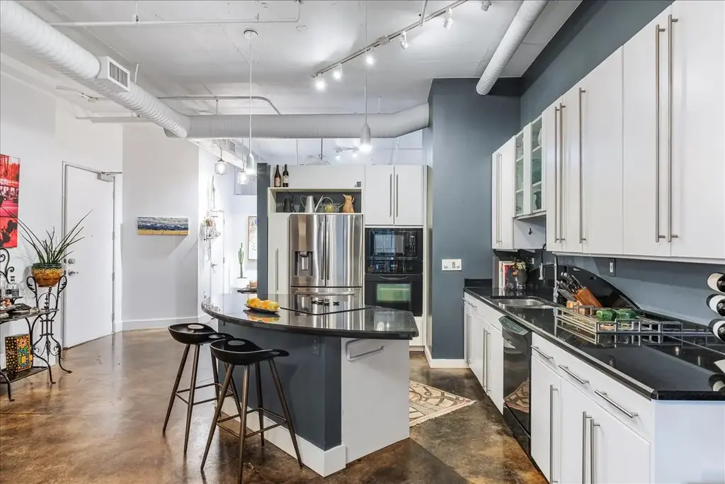 311 W 5th Street 1008, Austin