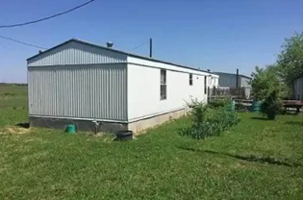 360 County Road 462, Elgin