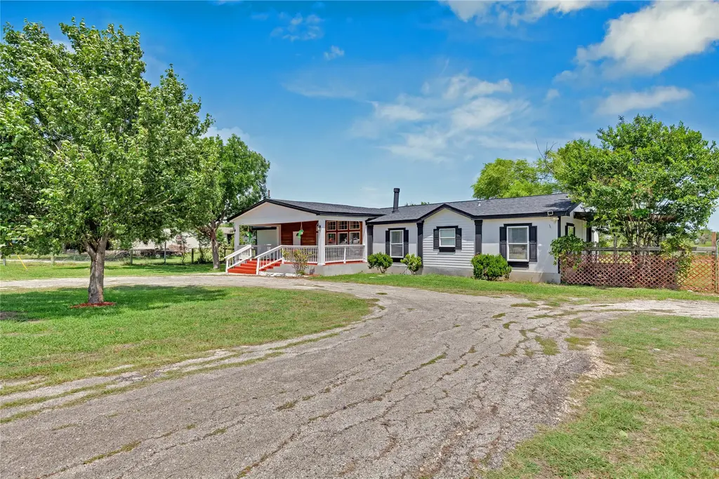 313 Rolling Meadows Lane, Kyle