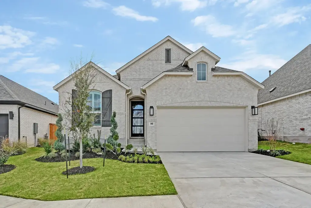 148 Basket Flower Loop, Kyle