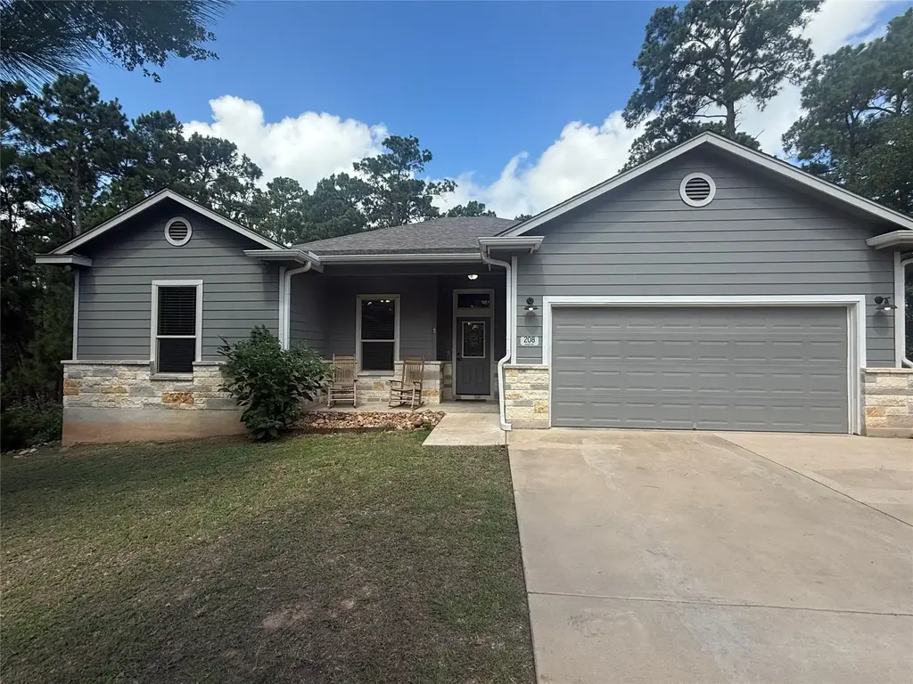 208 Akaloa Drive, Bastrop