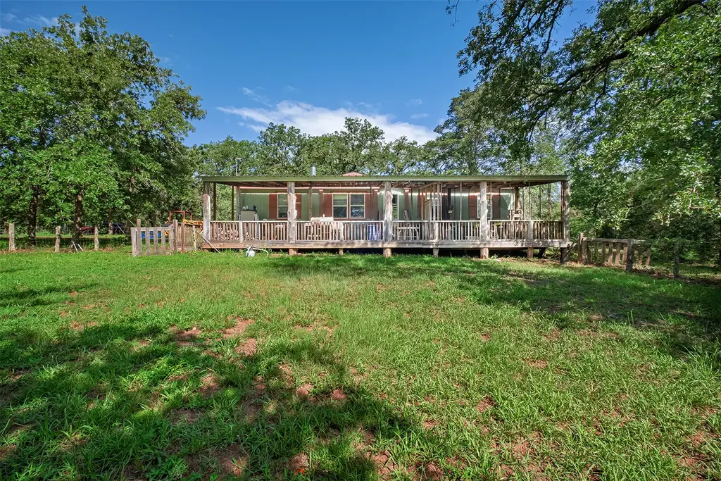 1231 Peach Creek Road, Waelder