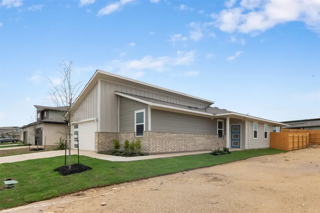 220 Deserti Road, Leander