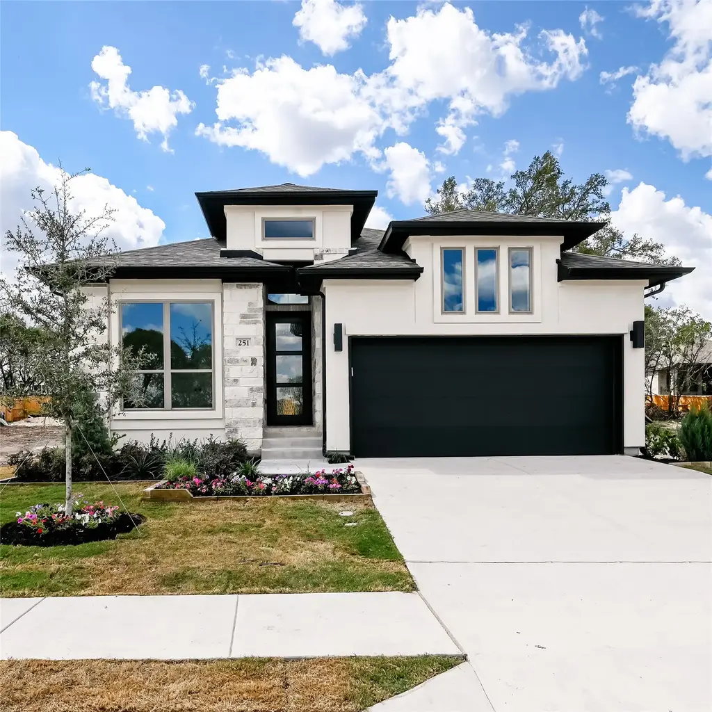 251 Basket Flower Loop, Kyle
