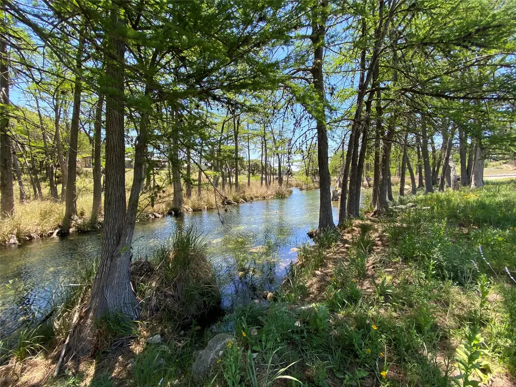 5824 N. Us Hwy 83, Leakey