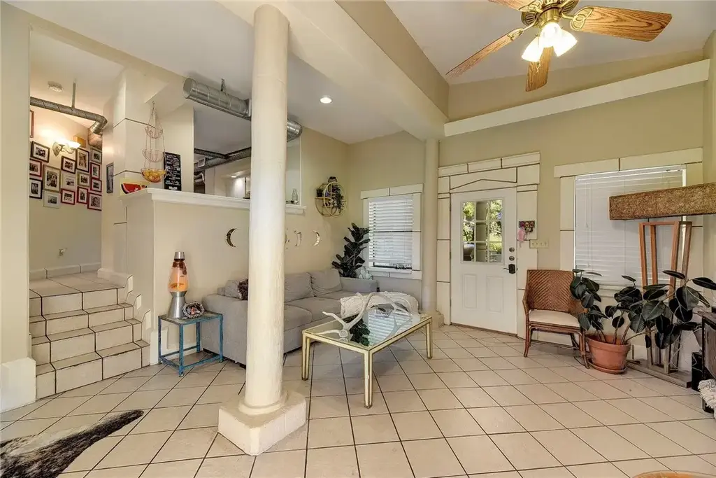 1712 Lakeshore Drive A, Austin