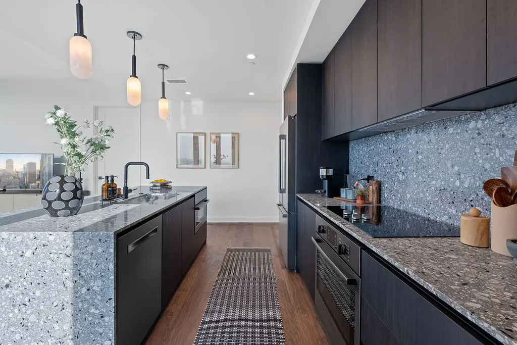 84 East Avenue 1506, Austin