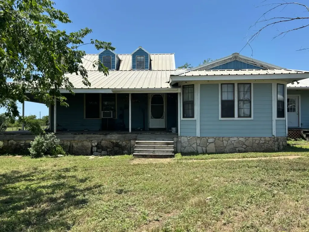 1720 County Road 276, Bertram