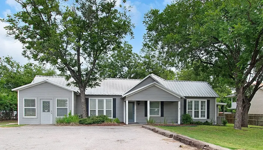 611 Central Texas Expressway, Lampasas