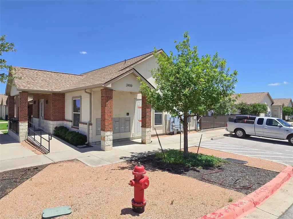 2400 Louis Henna Boulevard 203, Round Rock