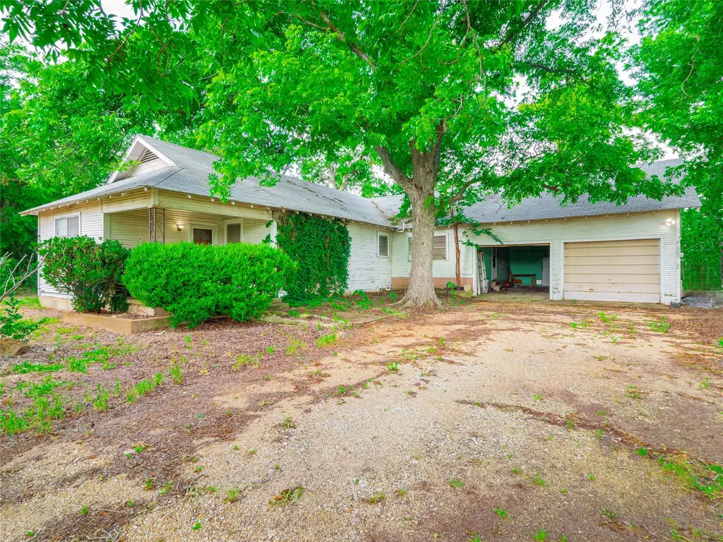 3104 S Main, Taylor