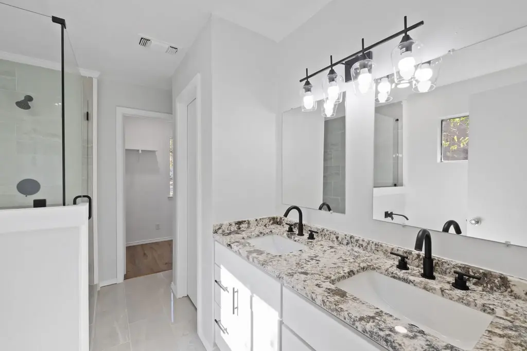 10001 Woodglen Drive, Austin