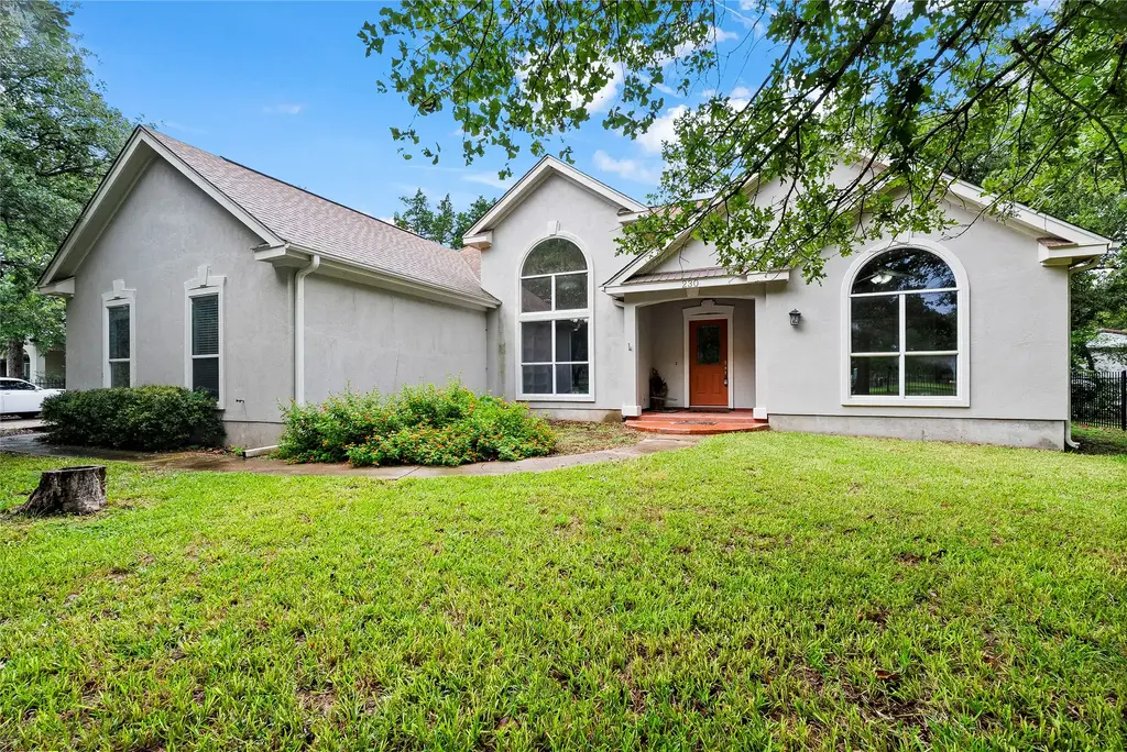 230 Cedar Hills Drive, Elgin
