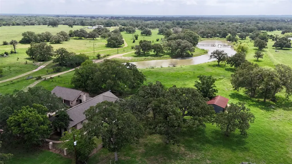 4361 Us Highway 77 S, Hallettsville