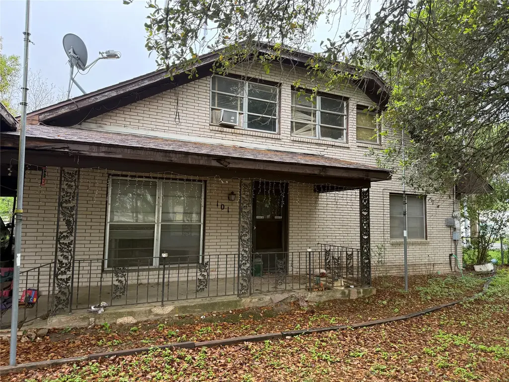 101 N Kings Trail, Little River Academy