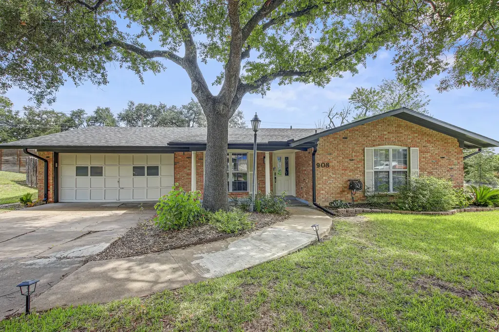 908 Hollybluff Street, Austin