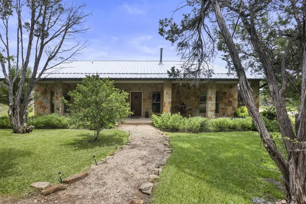 201 N Oak Vista Drive, Burnet