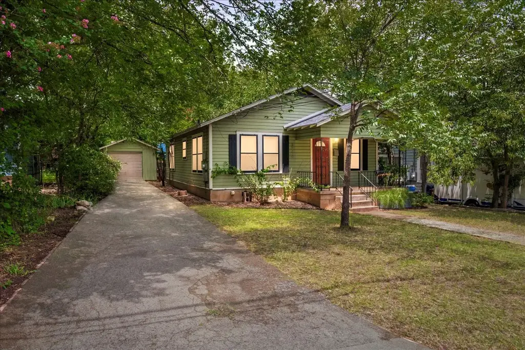 3710 Hollywood Avenue, Austin