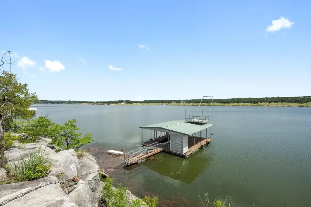 20926 W Lakeshore Drive, Spicewood