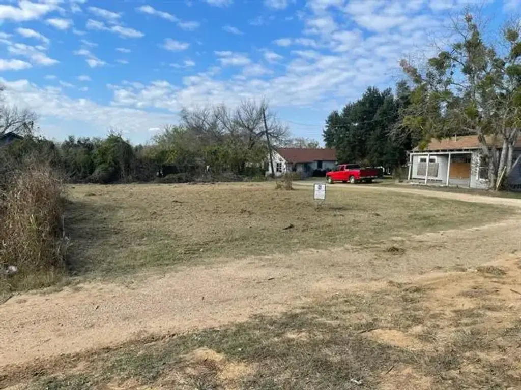 920 E Cameron (highway 79) Avenue 4, Rockdale