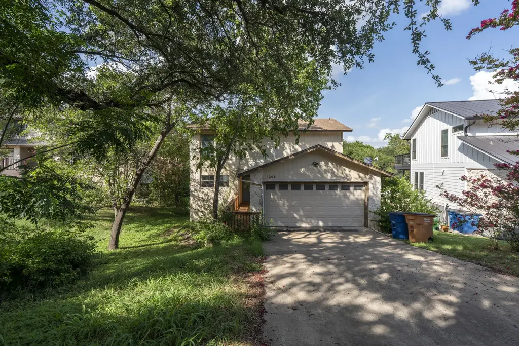 1205 Dusky Thrush Trail, Austin