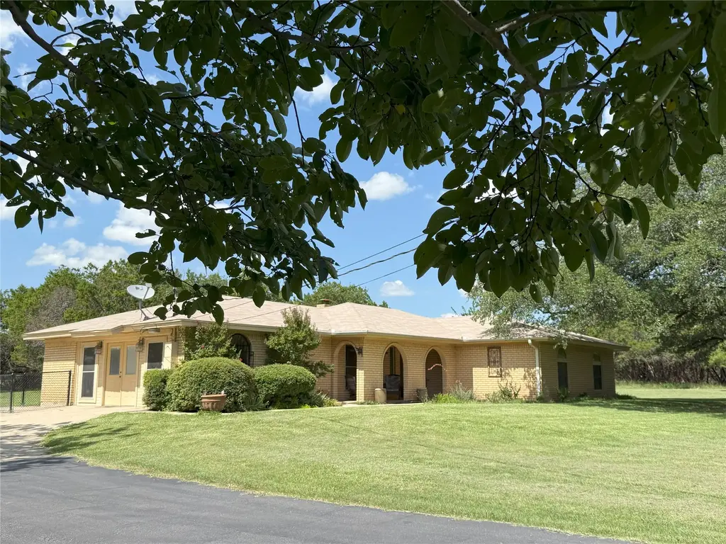 659 County Road 4744, Kempner