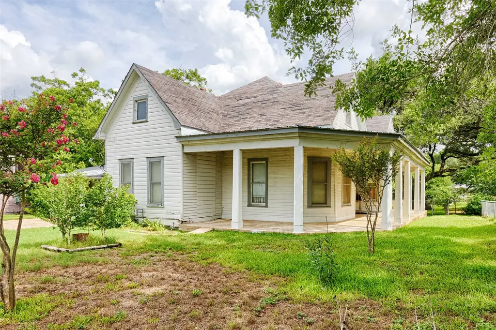 705 Baumgarten Street, Schulenburg