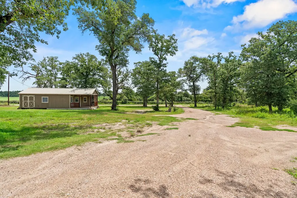 4500 County Road 448, Thorndale