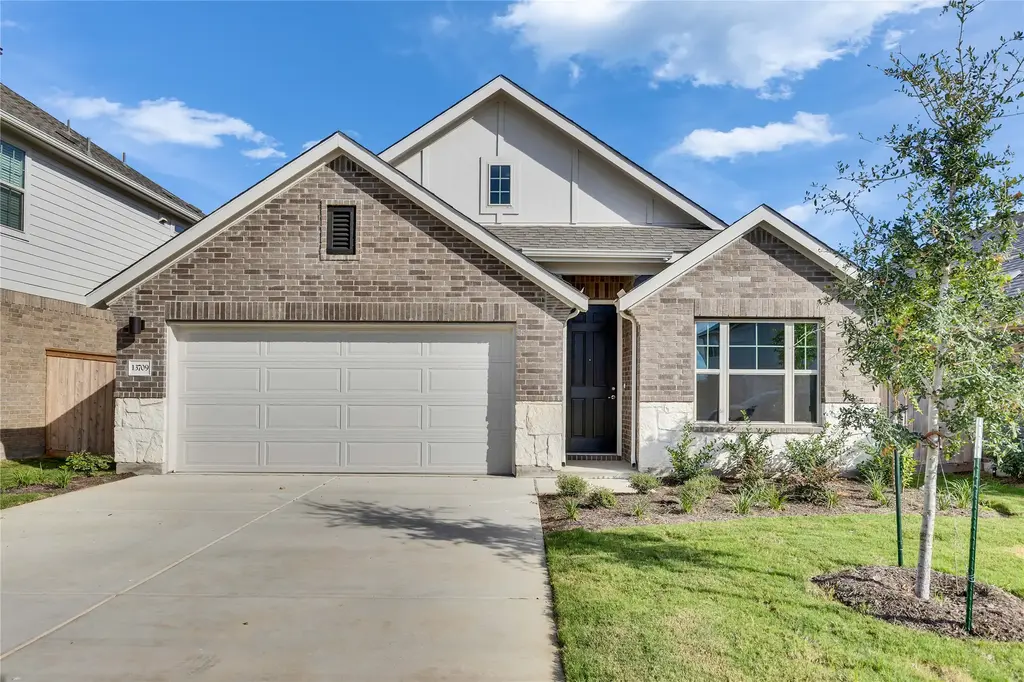 13709 Tucker Hedge Pass, Elgin