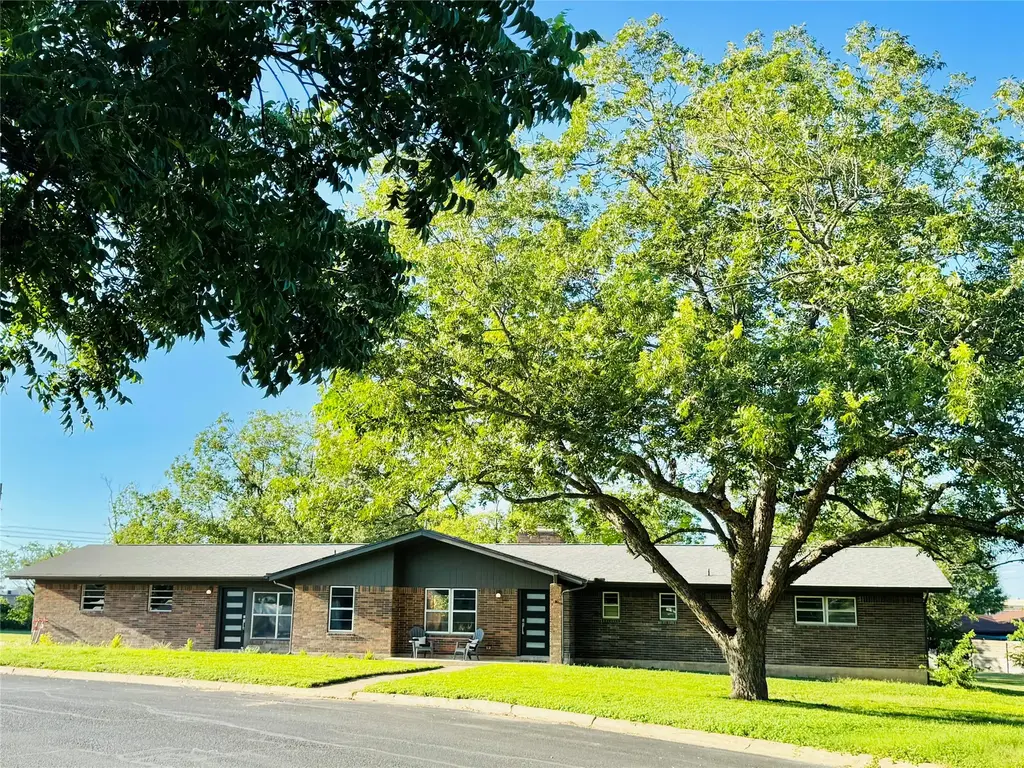 200 Corder Lane, Burnet