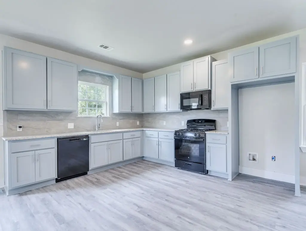 411 S Avenue B, Elgin
