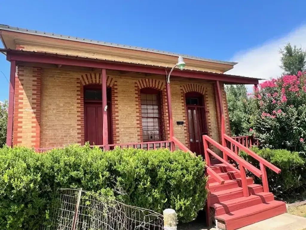 208 Sw Texas Street, Rockdale