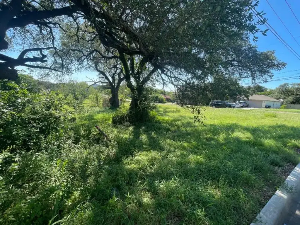700 S Rhomberg Street, Burnet