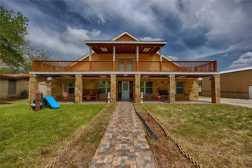 113 Thiele Drive, Yoakum